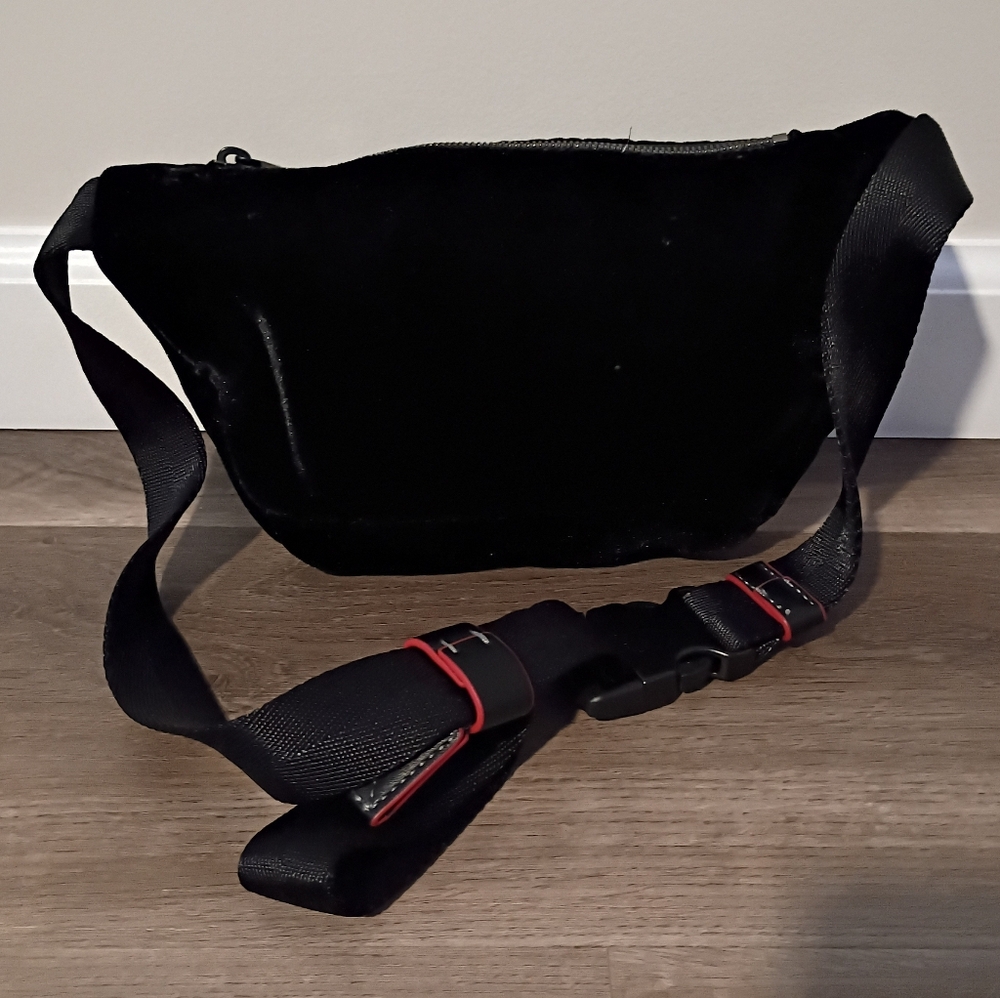 NWT Caraa X Free People Black Velvet Fabrication Sling Belt Bag Fanny Pack Small - Picture 4 of 7